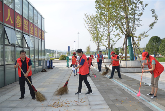 城投集團開展“創(chuàng)衛(wèi)迎暗訪、全城大掃除”主題志愿活動