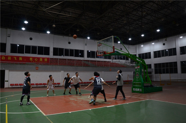 紀念“五四”運動100周年——城投集團、昌南新區(qū)開展籃球友誼賽