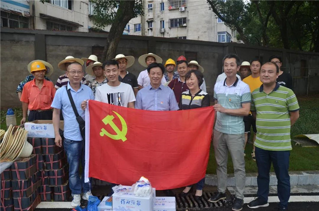 炎炎夏日送清涼，點滴關懷暖人心——城投集團各黨支部開展“送清涼”慰問一線員工活動