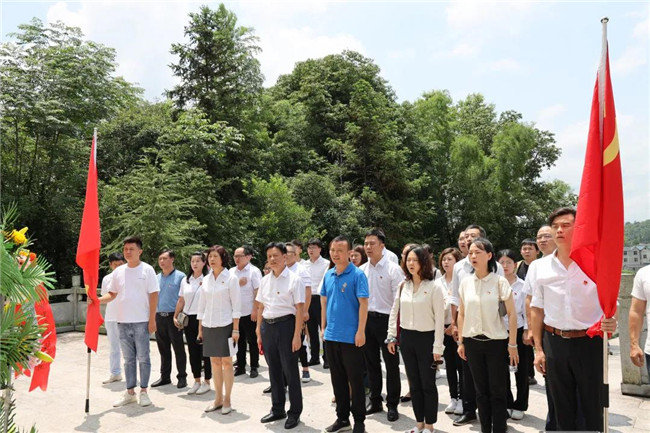 市城投集團開展“緬懷革命先烈，傳承紅色基因”革命傳統(tǒng)教育