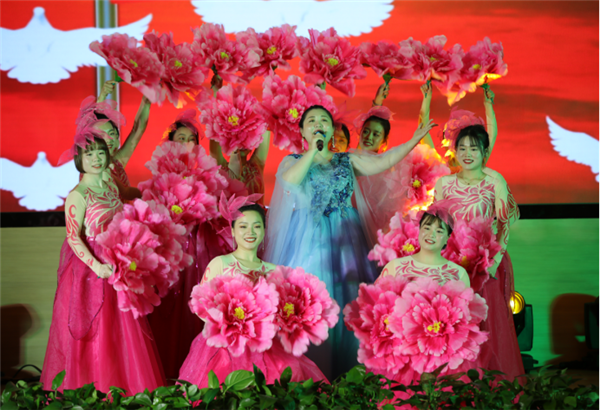 昌南新區(qū)、城投集團(tuán)舉行慶祝2021年元旦文藝匯演