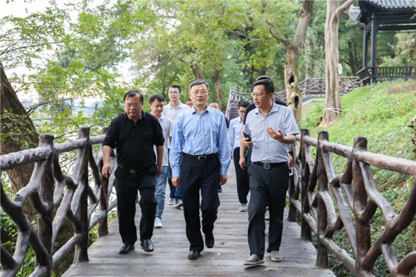 肖承貴深入市城投集團重點項目建設現(xiàn)場調(diào)研