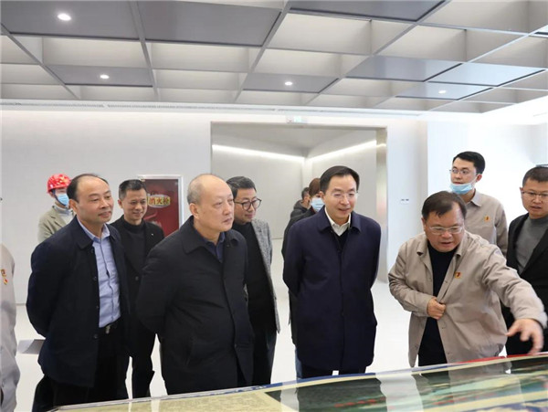 市委常委、常務(wù)副市長鄧永翔現(xiàn)場調(diào)研城投集團產(chǎn)業(yè)項目