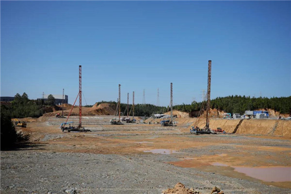 記者節(jié)：媒體聚焦昌南新區(qū)、城投集團(tuán)重點(diǎn)項(xiàng)目建設(shè)工地