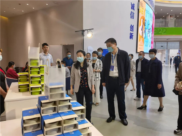 新理念、新時(shí)尚、新方式、新感受——德宇集團(tuán)舉行2022得雨活茶新品發(fā)布推廣會(huì)