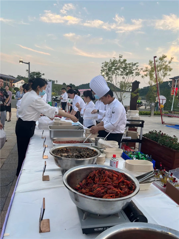 興商貿(mào) 促消費(fèi) 惠民生！景德鎮(zhèn)這里的夜市很火爆！