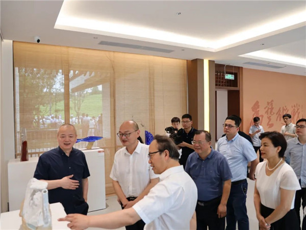 中國美術學院景德鎮(zhèn)藝創(chuàng)中心啟幕展暨揭牌儀式舉行——金一斌吳雋出席并共同揭牌