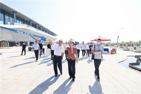 胡雪梅調(diào)研國(guó)慶期間不停工重點(diǎn)項(xiàng)目、商貿(mào)旅游消費(fèi)工作