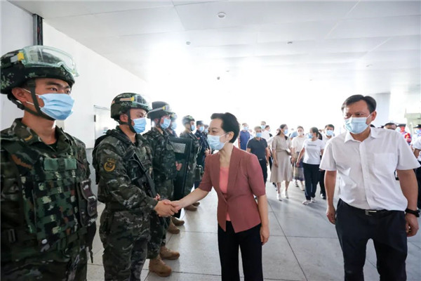 胡雪梅調(diào)研國(guó)慶期間不停工重點(diǎn)項(xiàng)目、商貿(mào)旅游消費(fèi)工作