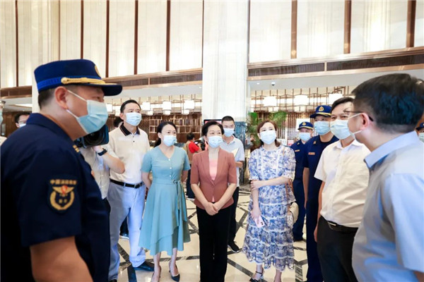 胡雪梅調(diào)研國(guó)慶期間不停工重點(diǎn)項(xiàng)目、商貿(mào)旅游消費(fèi)工作