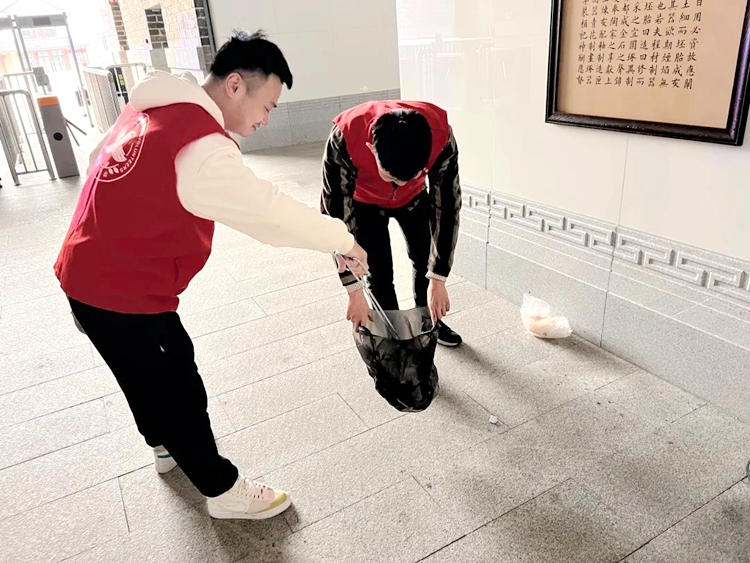 城投集團(tuán)開展“學(xué)習(xí)雷鋒我先行 追夢奮進(jìn)新時代”志愿活動