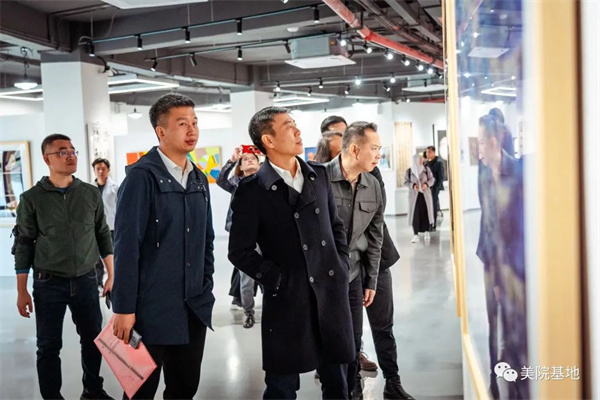 “第五屆粵港澳大灣區(qū)學校美術作品展暨第七屆廣東省高校美術作品學院獎雙年展”分展在景德鎮(zhèn)廣美創(chuàng)研中心開幕